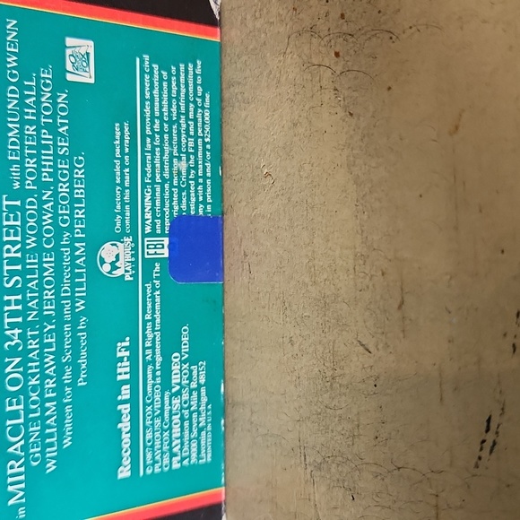 Vintage Miracle on 34th Street VHS - Picture 7 of 9